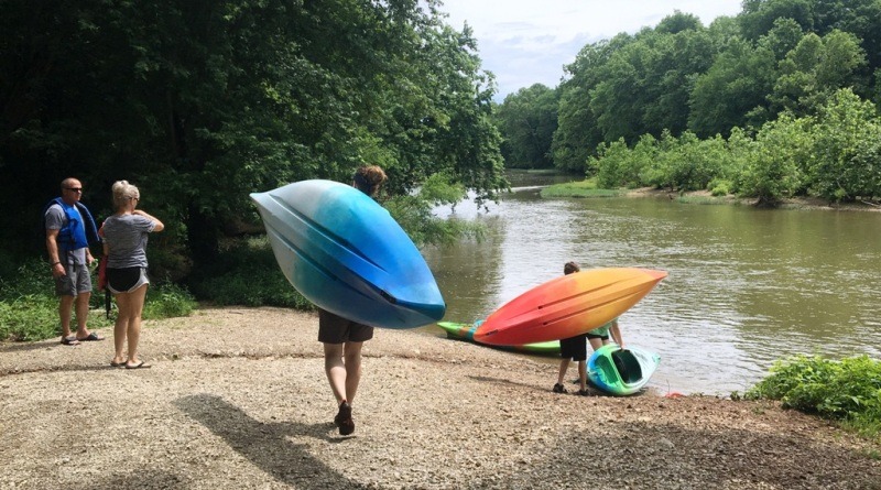 Dropping kayaks off on the Cheeks Bend Route